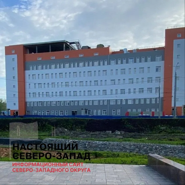 Рабочие подрядной компании заявляют о задержках выплат до трёх месяцев. 11 сотрудников обратились в Следственный комитет, подрядчик проходит процедуру банкротства и фигурирует во множестве арбитражных дел.