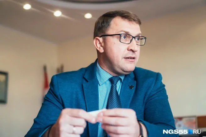 В 2025 году ректор ОмГУ Иван Кротт в среднем получал 494,6 тыс. руб. в месяц. Доходы заместителей варьировались от 25,5 тыс. до 378 тыс. руб.