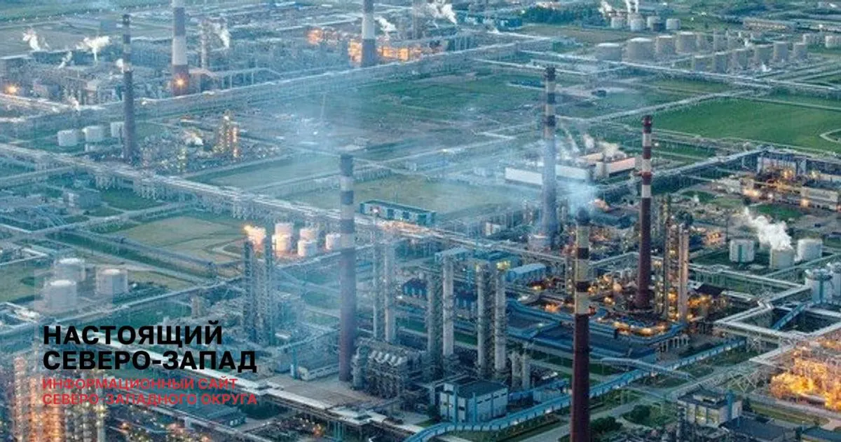 Поставки белорусского бензина на Петербургскую биржу с начала мая резко выросли — более 17 тыс. тонн. При этом импорт не сможет полностью компенсировать простои российских НПЗ, а цены на топливо остаются выше.