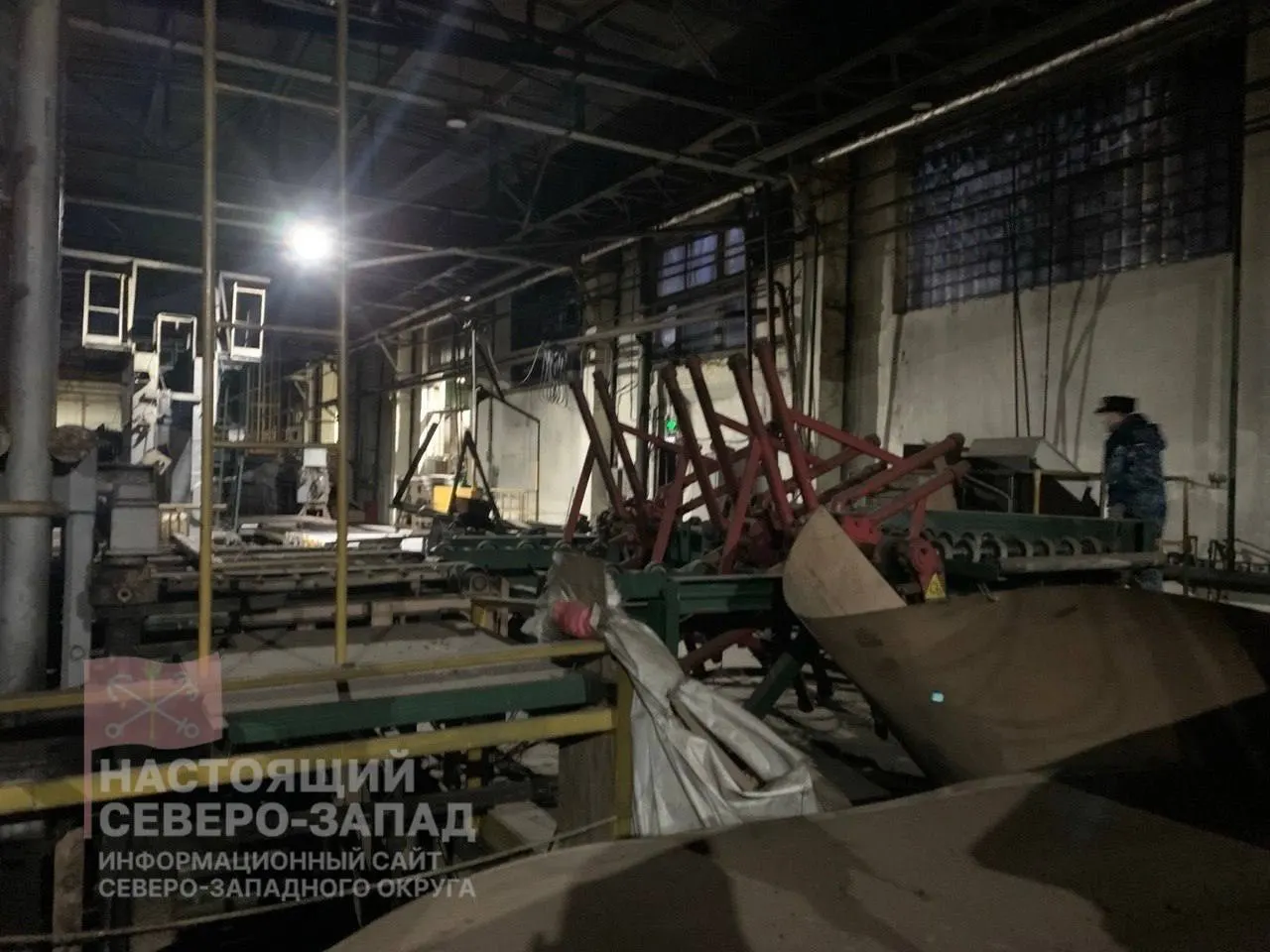 В Коми на торги выставлено производственное оборудование Жешартского ЛПК. Завод фактически остановлен, работникам не выплачивают зарплаты, имущество арестовано, прокуратура требует взыскания задолженностей.
