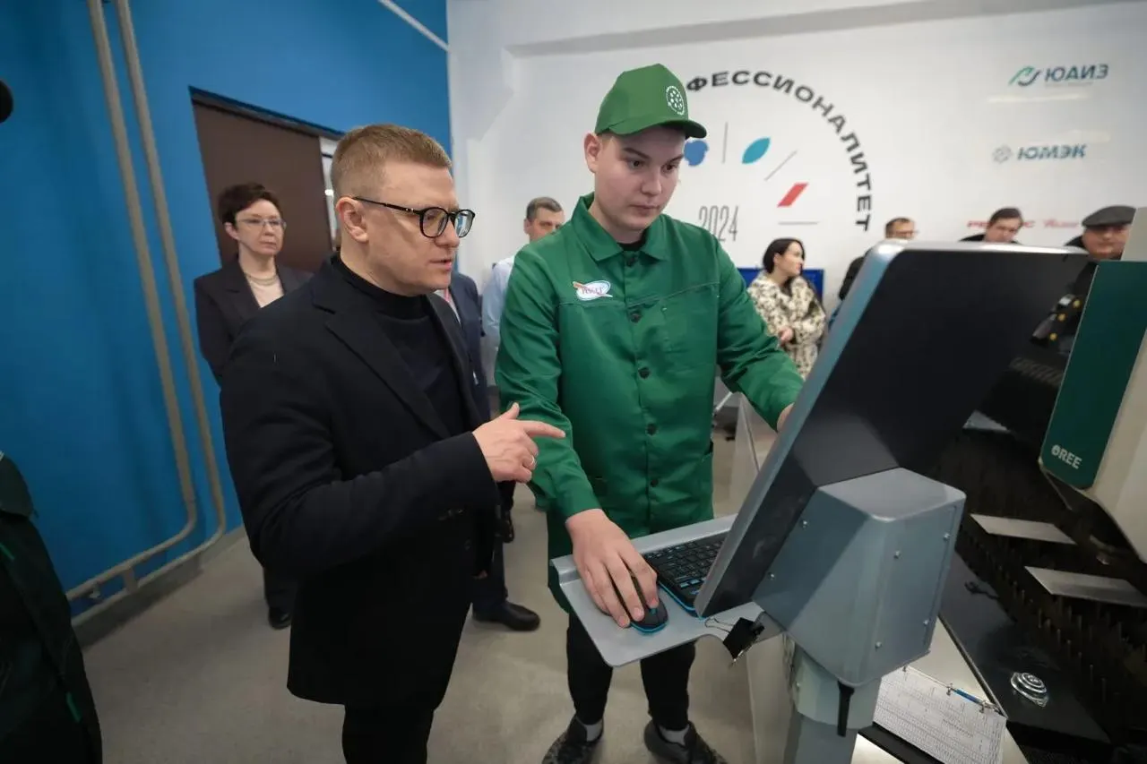 Кластеры «Профессионалитета» в регионе охватят востребованные отрасли — металлургию, машиностроение, строительство, сельское хозяйство, транспорт, педагогику, гостиничный бизнес и туризм. В регионе уже работают 22 образовательно‑производственных центра, а уровень трудоустройства выпускников СПО превышает 95%.