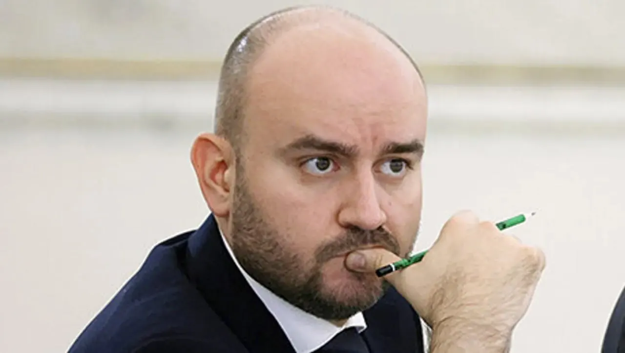 Вячеслав Федорищев подписал указ о снижении численности госслужащих в регионе: штат уменьшат с 4 800 до 4 000 человек. Власти называют реформу повышением эффективности и ссылаются на необходимость укрепления бюджета и поддержку бойцов СВО и их семей.