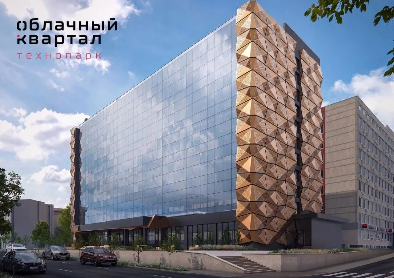 В бывшем офисном здании готовят технопарк «Облачный квартал»: общественное пространство планируют открыть до конца года, а резиденты смогут начать работу в январе 2028 года. В проекте — более 600 рабочих мест и около 20 IT‑компаний.
