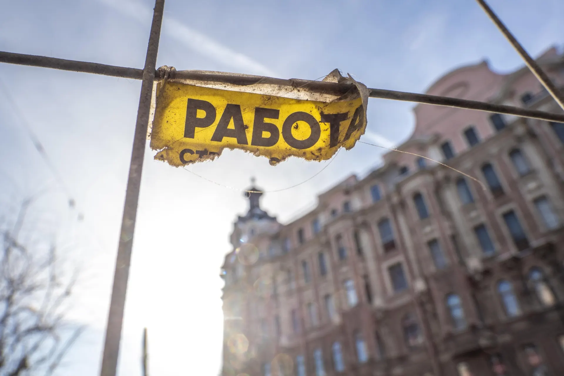 Компании всё чаще используют длинные тестовые задания и неоплачиваемые испытательные сроки, экономя на зарплате. Простые правила помогут не стать жертвой HR-эксплуатации.