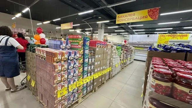 На Уктусе, на улице Патриотов, открылся магазин «Золотой ключик» с низкими ценами. Объявлен набор: директор, кассиры, грузчики и уборщики.