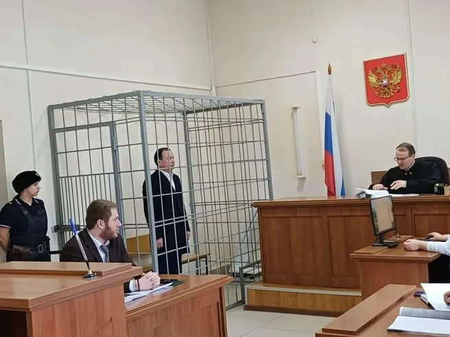 Суд назначил штраф 500 тысяч рублей бывшему директору, которого ранее задержали по обвинению в сокрытии средств и невыплате заработной платы работникам.