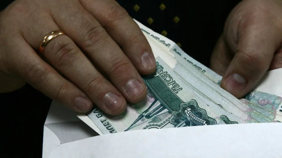 Власти усилили контроль: в прошлом году число привлечённых к ответственности по экономическим статьям КоАП выросло до 509 тыс. человек. Чаще всего проверяют тех, кто сдаёт жильё, оказывает услуги на дому и торгует в интернете без оформления.