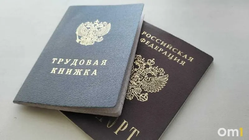 Власти постановили, что работодатели, государственные органы и бюджетные организации должны создавать и сохранять рабочие места для целевого приёма ветеранов СВО. Для ветеранов упростят трудоустройство — без конкурсных процедур — и создадут новые вакансии, в том числе в рамках инвестиционных проектов.