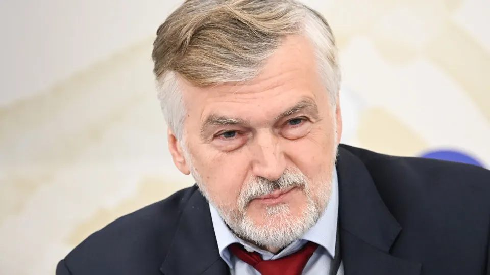 Главный экономист Внешэкономбанка на ПМЭФ заявил, что экономику нельзя сводить только к прибыли — она связана с обустройством жизни и «ценностным измерением». Его замечания прозвучали на фоне сокращений в банке и падения показателей крупнейших компаний.