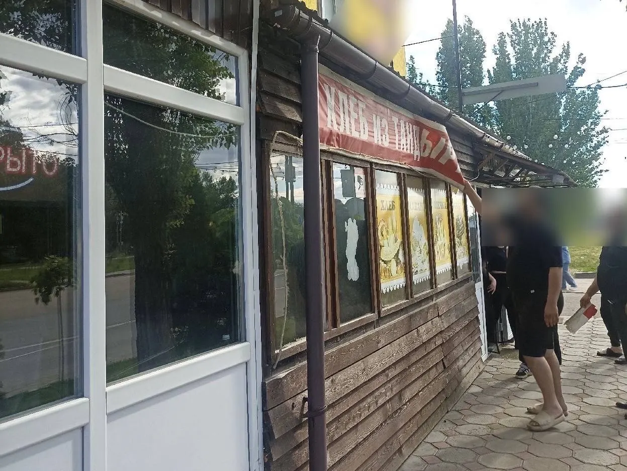 Суд приостановил деятельность пекарни «Хлеб из Тандыра» на месяц после проверки, в ходе которой обнаружили гражданина Узбекистана, готовившего еду.