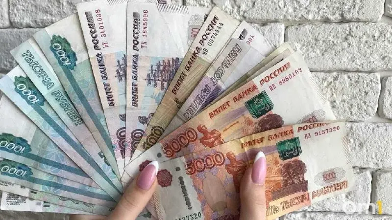 В Омске назвали лидеров по зарплатам в июне: столяры получают от 100 000 ₽, кладовщики‑комплектовщики — 90–120 000 ₽ с льготами, инженеры‑дефектоскописты и помощники машиниста электровоза — около 90 000 ₽, менеджеры фитнес‑клубов — до 80 000 ₽.