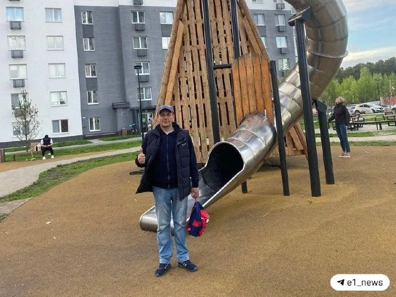 Рабочего придавило металлическим листом на предприятии ASPEX; суд присудил семь миллионов рублей родственникам, по делу возбуждены уголовные дела за нарушение охраны труда и причинение смерти по неосторожности.