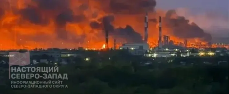 После удара беспилотников полностью остановил работу нефтеперерабатывающий завод в Салавате — повреждены установки первичной переработки, восстановление может занять недели или месяцы.