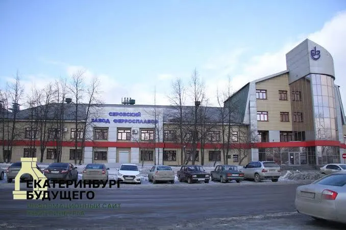 Два крупных металлургических предприятия в Свердловской области приостановили работу цехов: одно полностью остановлено, другое перевело более тысячи сотрудников в простой до конца августа.