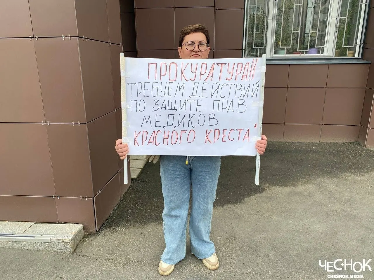Младшая медсестра владимирской больницы после проверки прокуратуры получила для своего рабочего места класс вредности 3.3. Это обеспечило ей повышение оплаты, дополнительный отпуск и увеличение отчислений в пенсионный фонд.