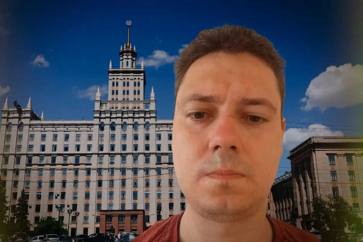 Константин Костромитин оспаривает увольнение в суде. Ему выплатили 1,5 млн рублей на жильё, а после увольнения работодатель потребовал возврата средств.