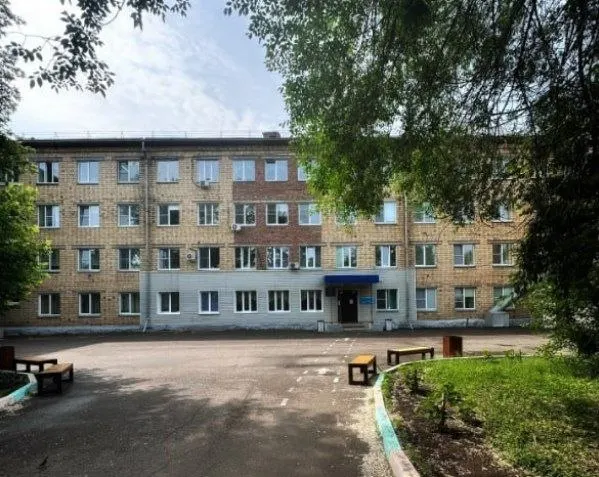 Персонал роддома в Зелёной Роще сообщил о планах полного закрытия учреждения этой осенью; медики заявляют о риске потери рабочих мест и ухудшении качества перинатальной помощи.