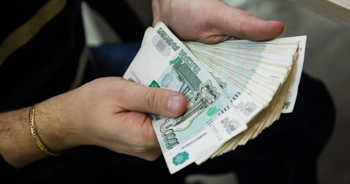 По результатам опроса, регулярная подработка может увеличить месячный доход сотрудников на 24–32%. Юрист напомнил о правилах оформления, оплате и ограничениях по совместительству.