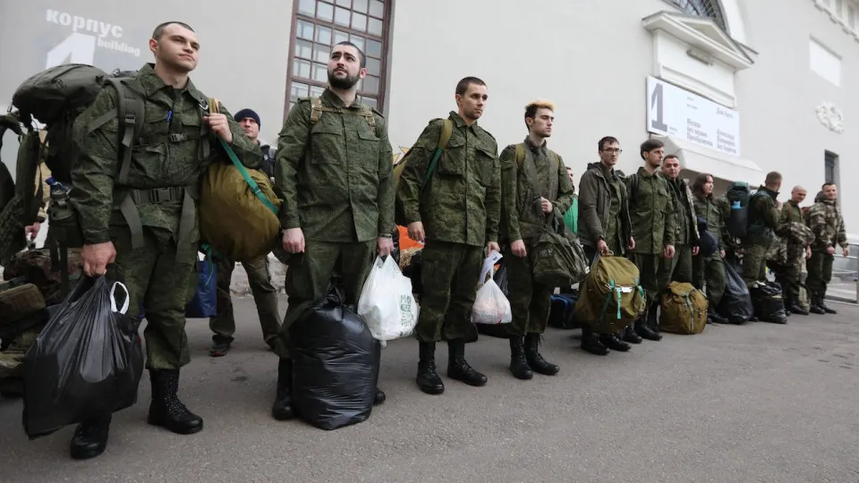 Число вакансий, связанных с воинским учётом и мобподготовкой, резко выросло: более 2,5 тыс. объявлений, значительная часть опубликована за последнюю неделю. Работодатели предлагают зарплаты от 15 до 150 тыс. рублей и ищут сотрудников по всей стране.